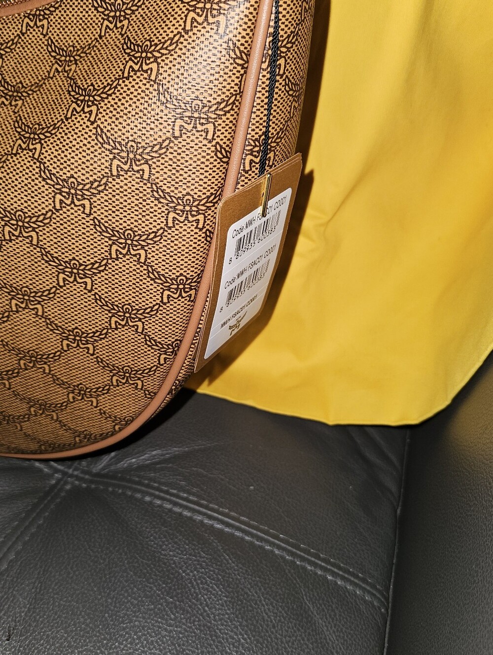 MCM Lauretos Nappa Medium Himmel Hobo Crossbody W/ Card Case - Picture 10 of 13